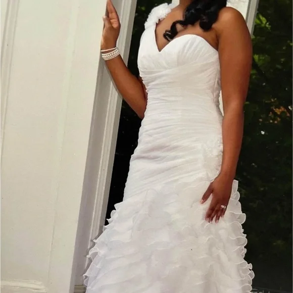 white christmas dresses used Galia Lahav Denise Wedding Dress main image 0